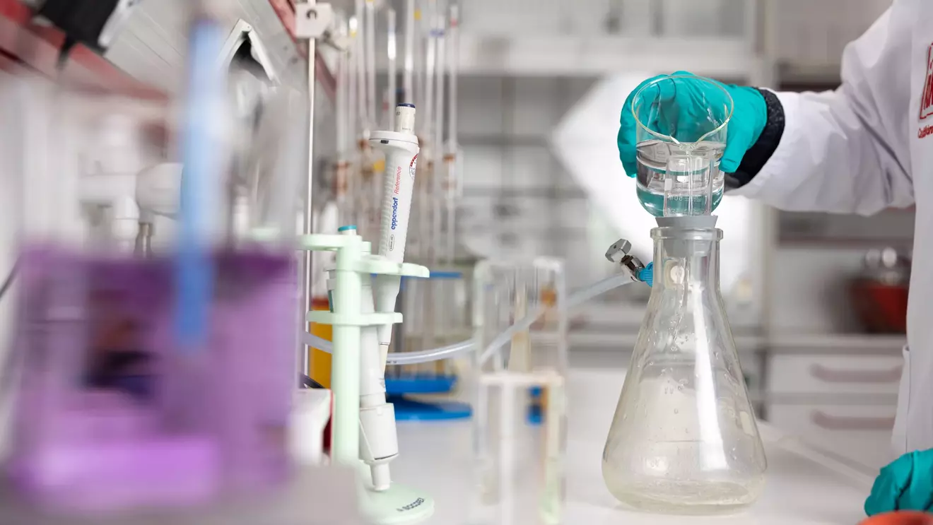 Verifica della composizione di diversi tessuti nel laboratorio KiK