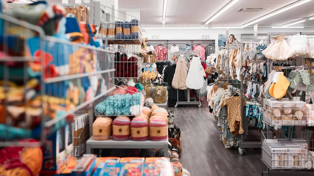 Presentazione dell’assortimento tessile e non food all'interno di un punto vendita KiK