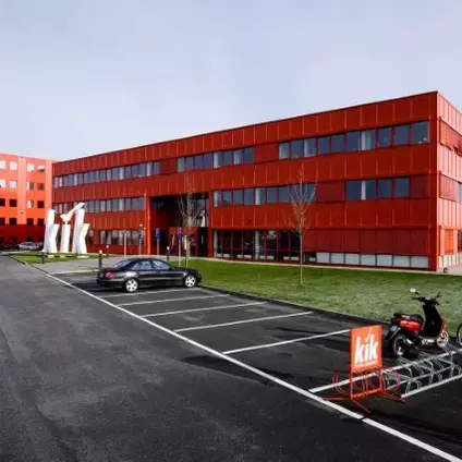 Un grande passo avanti. Nel 2001 viene introdotto il settore della gestione della qualità e, contemporaneamente, viene inaugurata la sede centrale europea a Bönen