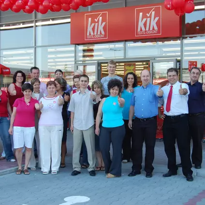 Nel 2008 KiK prosegue la propria espansione nell'Europa orientale con l'apertura delle prime filiali in Ungheria e Slovacchia