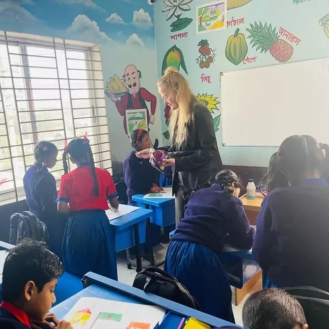 Visita a una scuola da parte del team ESG di KiK
